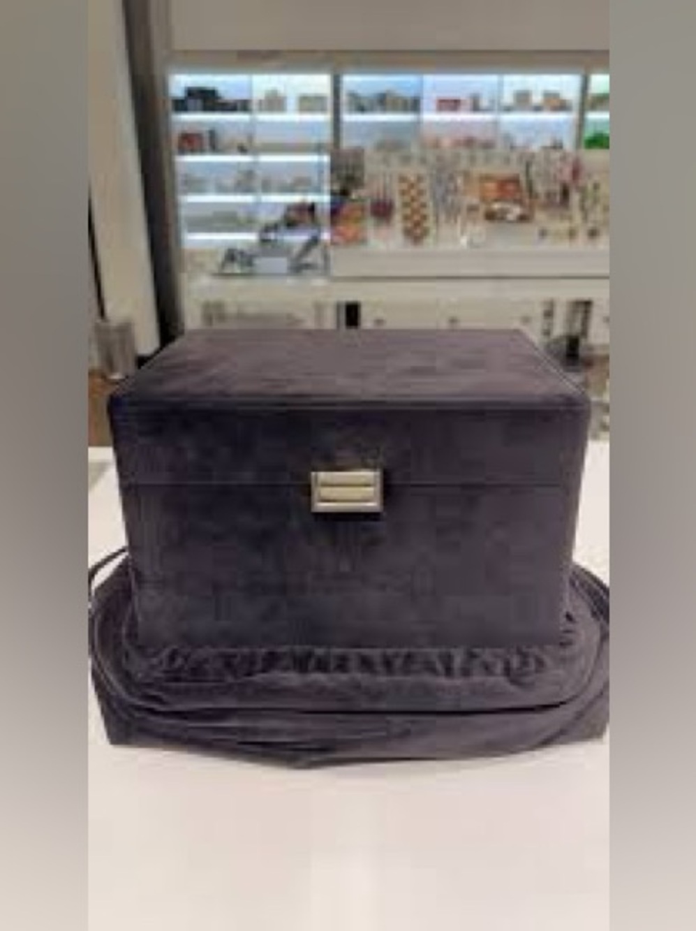 La Mer Vanity Velvet Box/Trunk Case with Bag